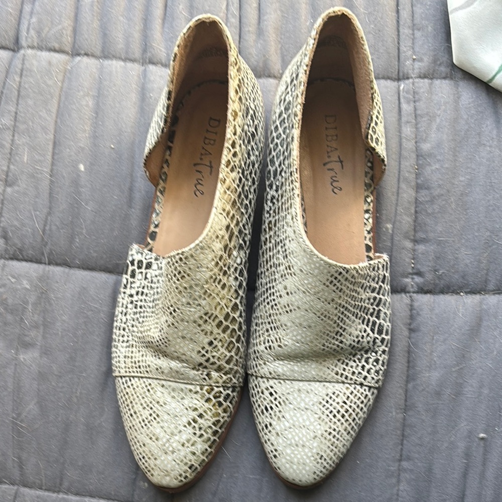 Dina true - Black and Cream Snakeskin Flats